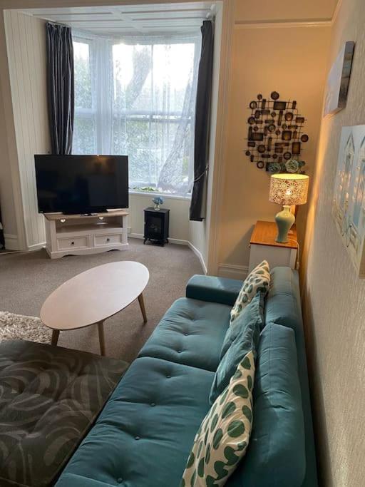 Spacious 1 Bedroom Apartment Near Seafront Пензанс Екстериор снимка